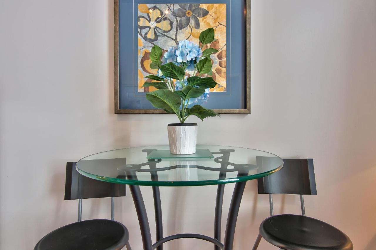 Apartment Et Studio Montreal Bagian luar foto